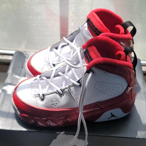 Jordan 9 - Picture 2 of 4